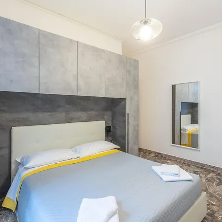 La Finestra Sul Centro, By Short Holidays Apartment