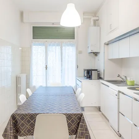 La Finestra Sul Centro, By Short Holidays Apartment *