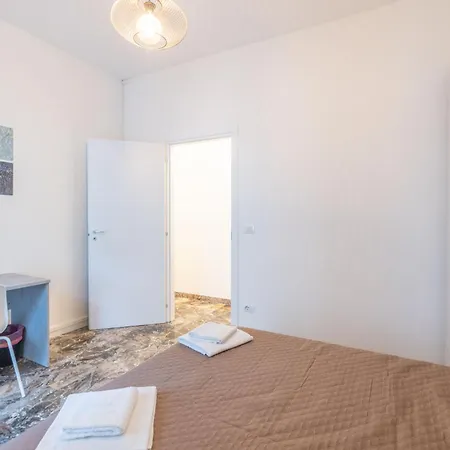 La Finestra Sul Centro, By Short Holidays Apartment