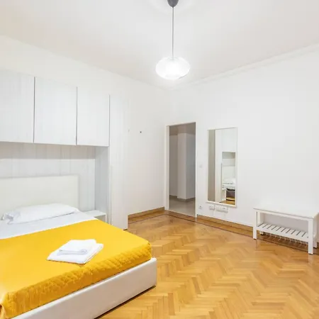La Finestra Sul Centro, By Short Holidays Apartament *