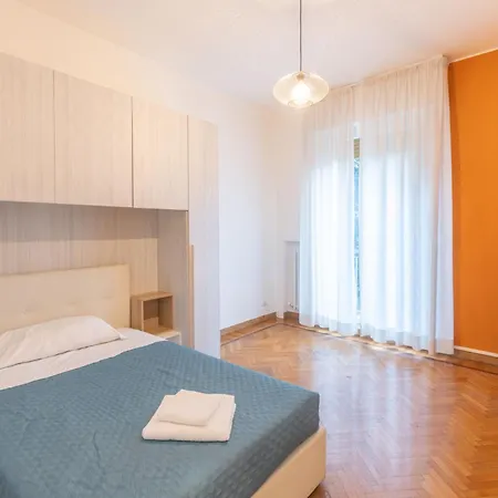 La Finestra Sul Centro, By Short Holidays * ボローニャ